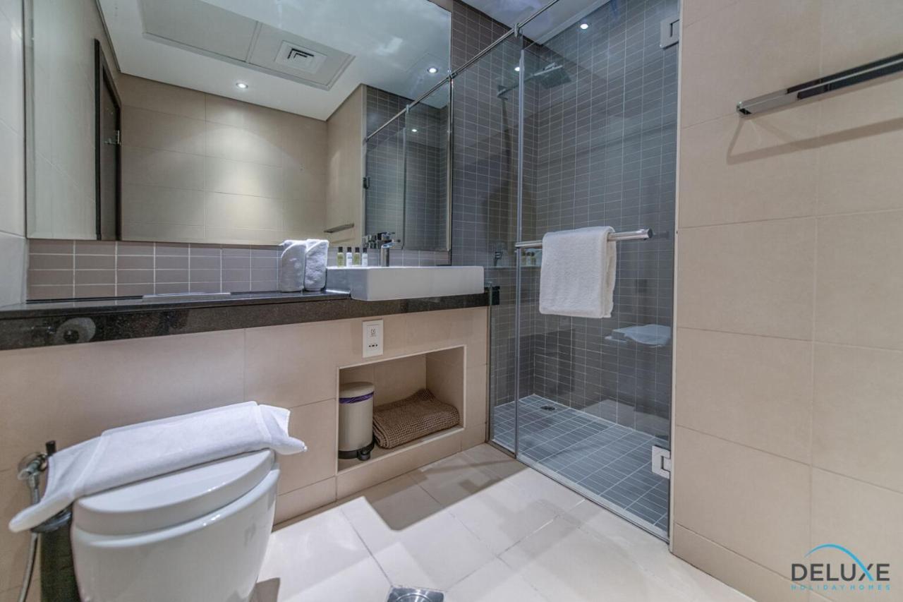 Neat 2br At Silverine Tower Marina By Deluxe Holiday Homes *
