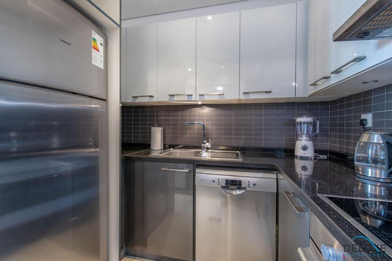 Neat 2br At Silverine Tower Marina By Deluxe Holiday Homes *