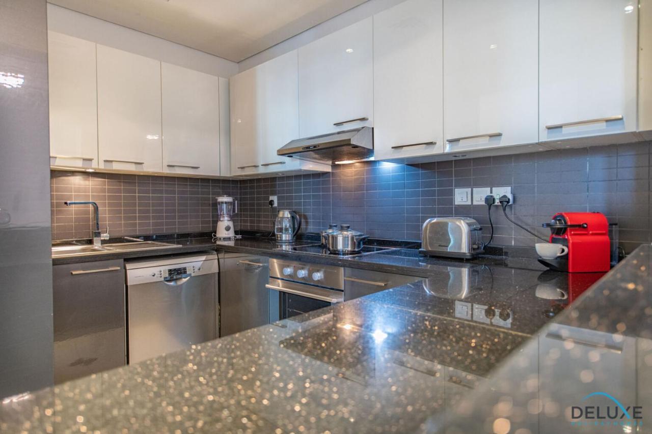 Neat 2br At Silverine Tower Marina By Deluxe Holiday Homes Apartment *