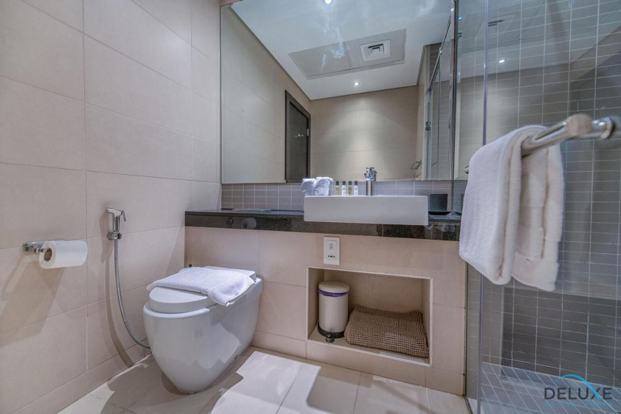 Neat 2br At Silverine Tower Marina By Deluxe Holiday Homes *