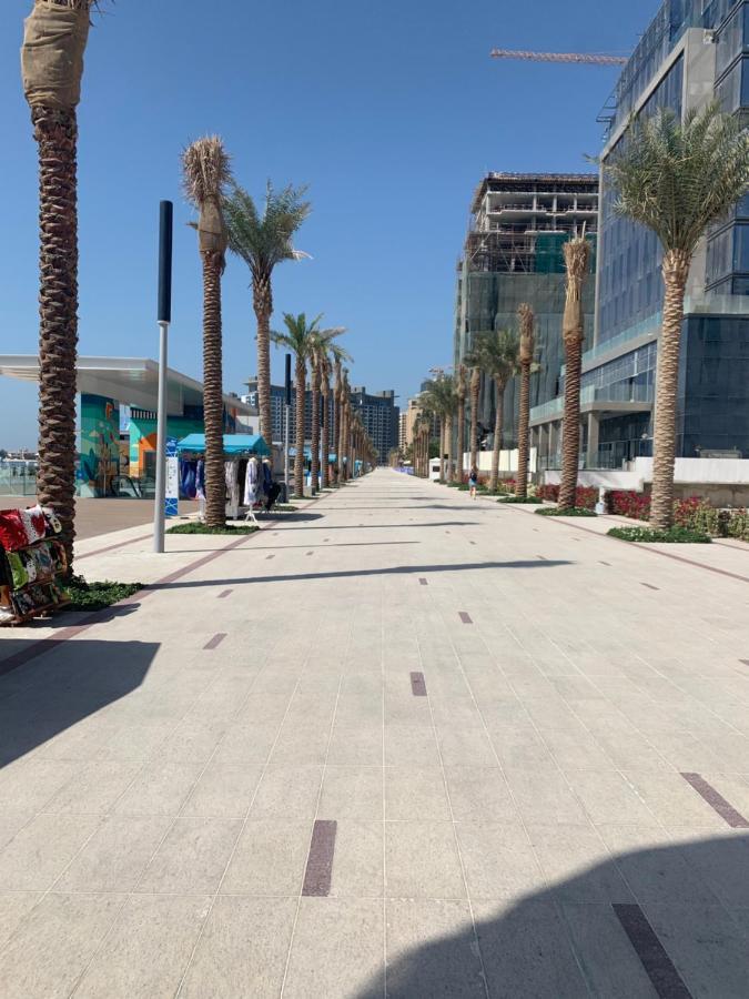Palm Jumeirah Golden Mile * Dubai