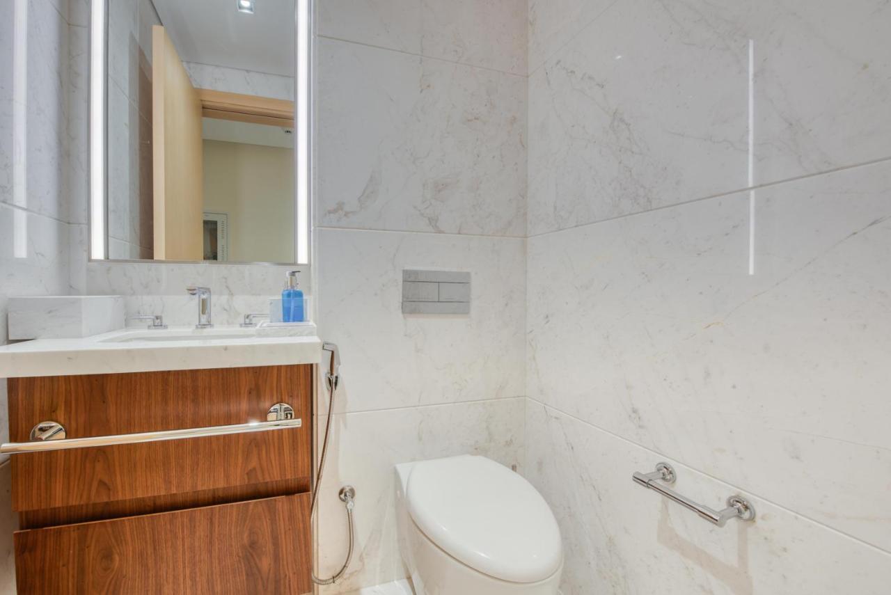 Apartment Rh- Downtown Oasis, Spacious 01 Bedroom In Downtown Near Mall *