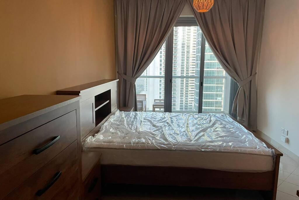 Cozy 2 Bedroom Golf Tower Greens, Stunning Golf Views * Dubai