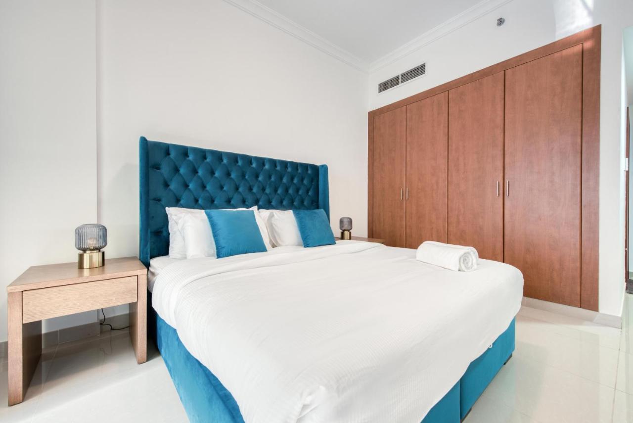 Pool View 2 Bedrooms At Plaza Residences * Dubai