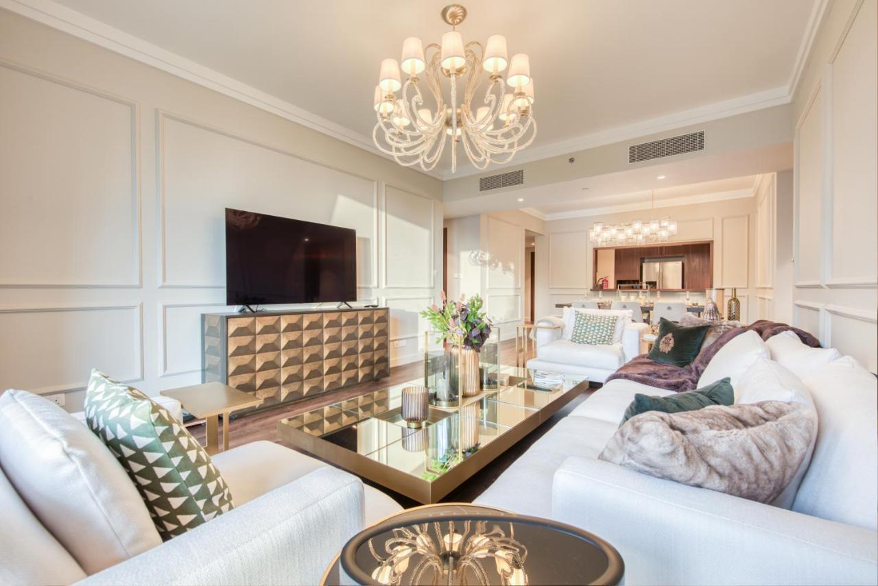 Luxurious 3 Bedroom In Boulevard Point, Connected To Mall Apartment *
