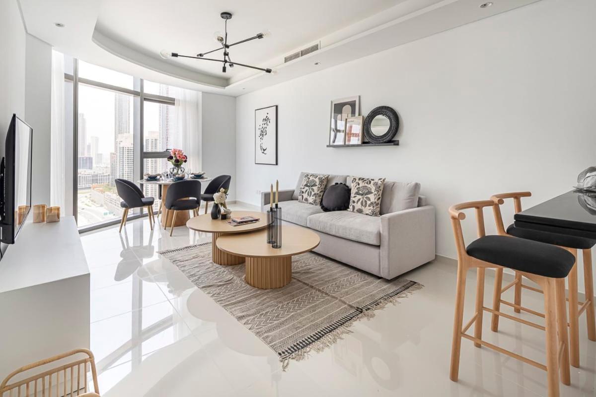 Frank Porter - Paramount Midtown Apartment *