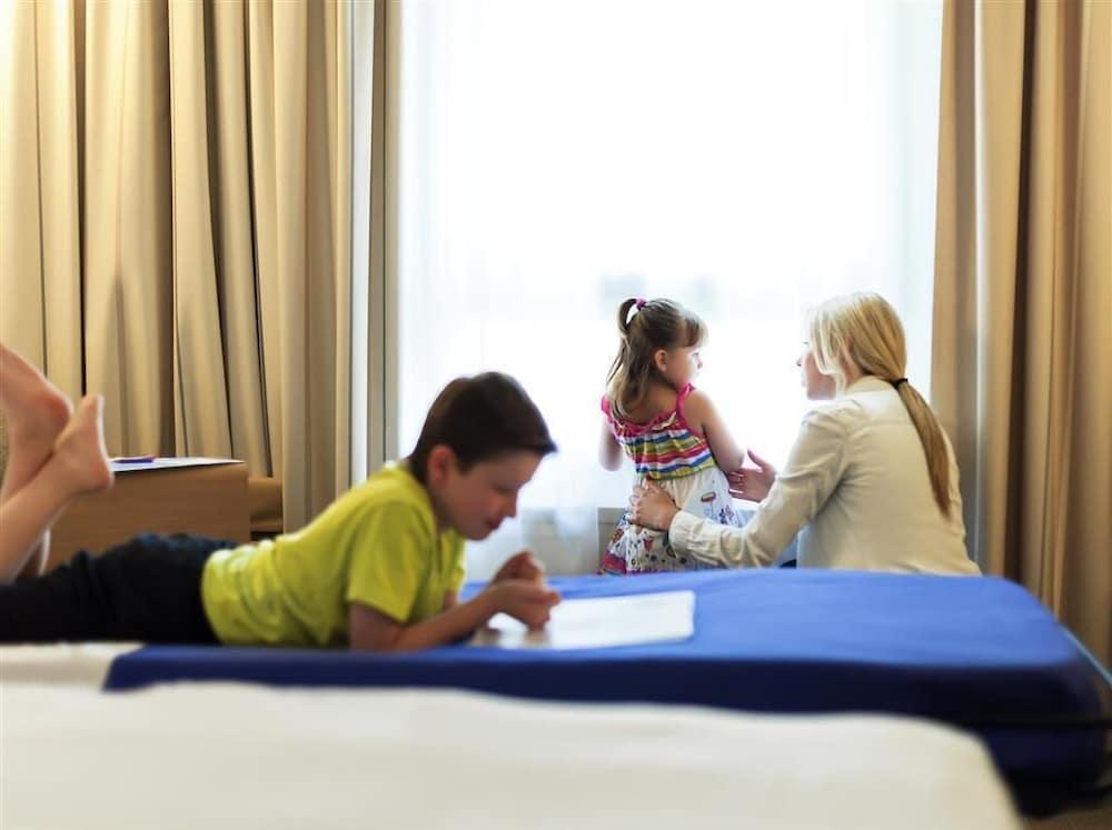 Novotel Jumeirah Village Triangle Hotel Dubai