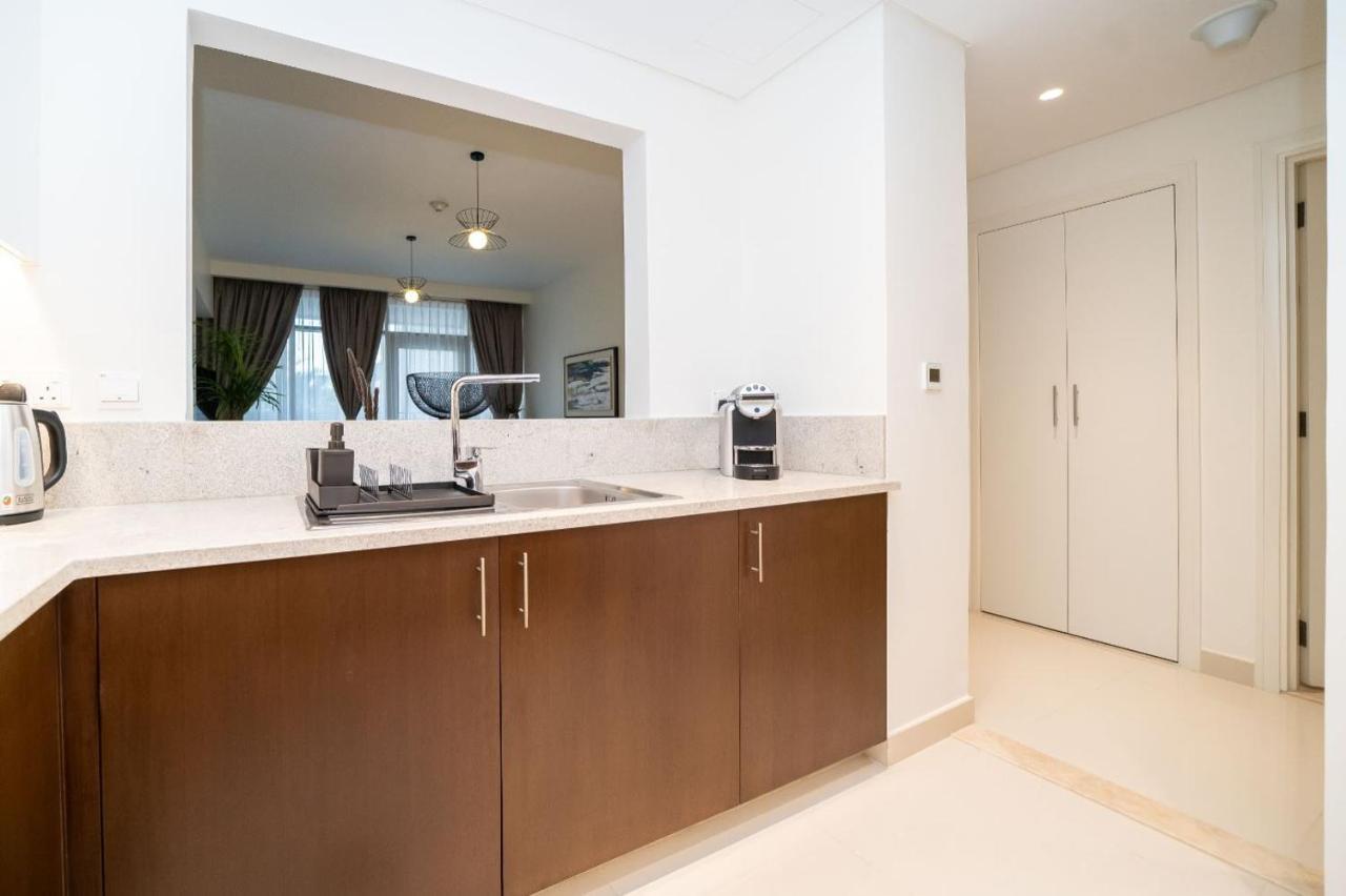 Apartment Higuests - Chic With Balcony And Pool Near Burj Khalifa *