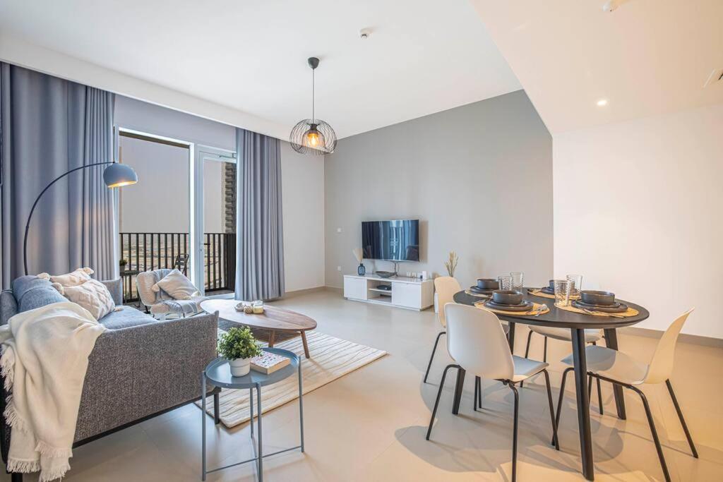 Daniels 1br At Creek Horizon With Park View * Dubai