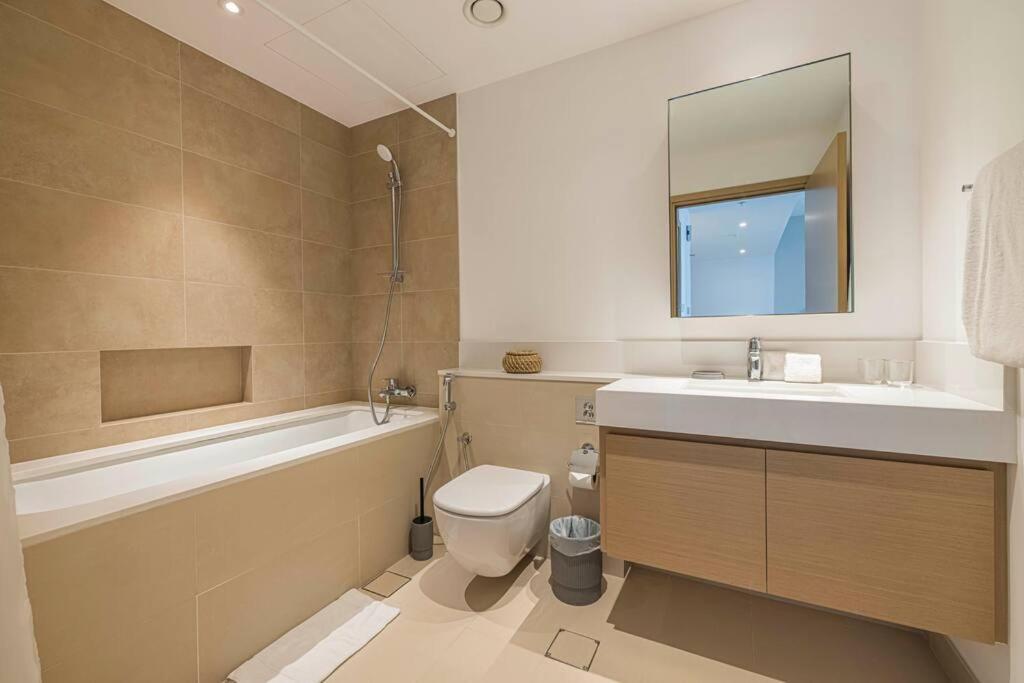 Daniels 1br At Creek Horizon With Park View * Dubai