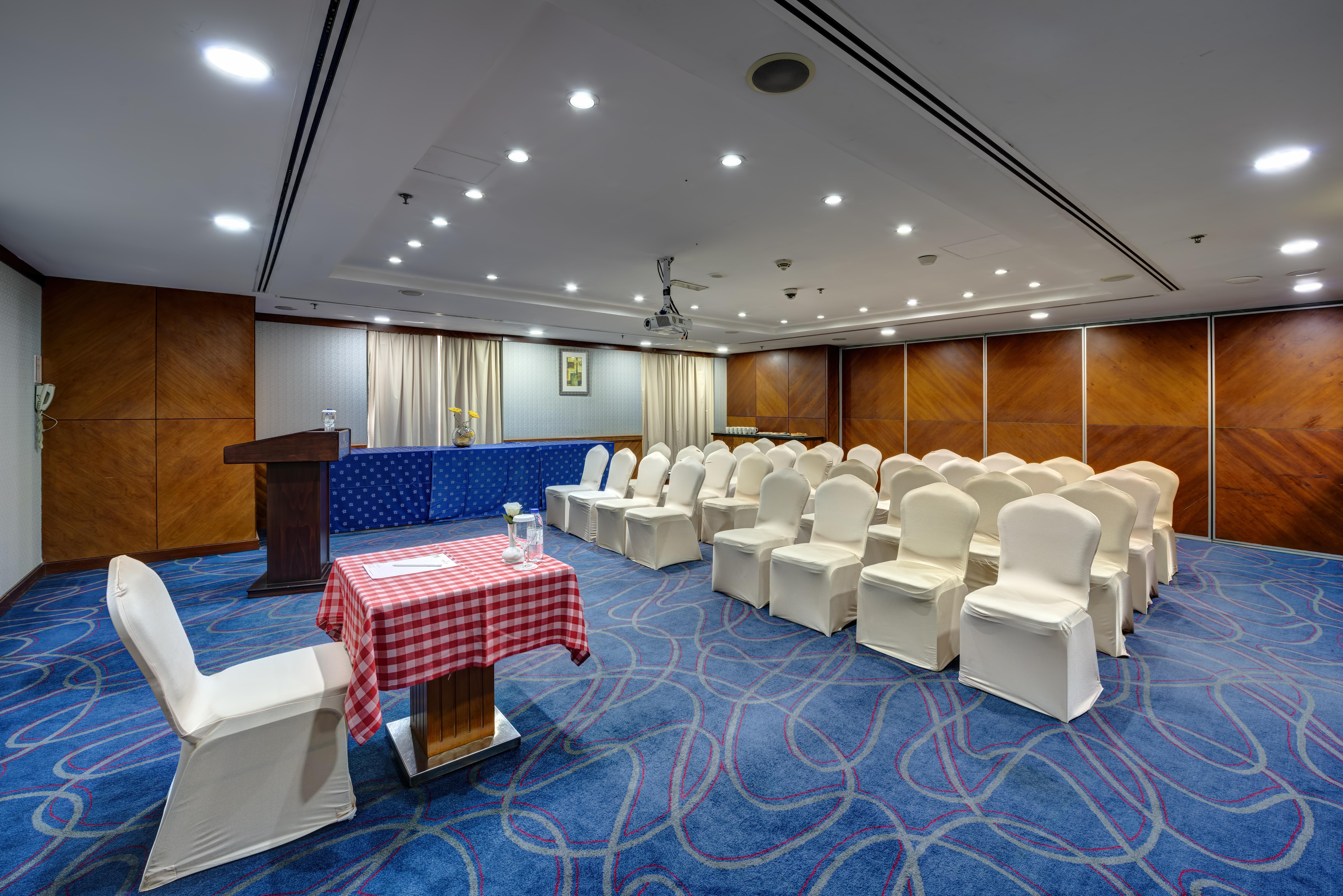 Hotel Al- Barsha 4*