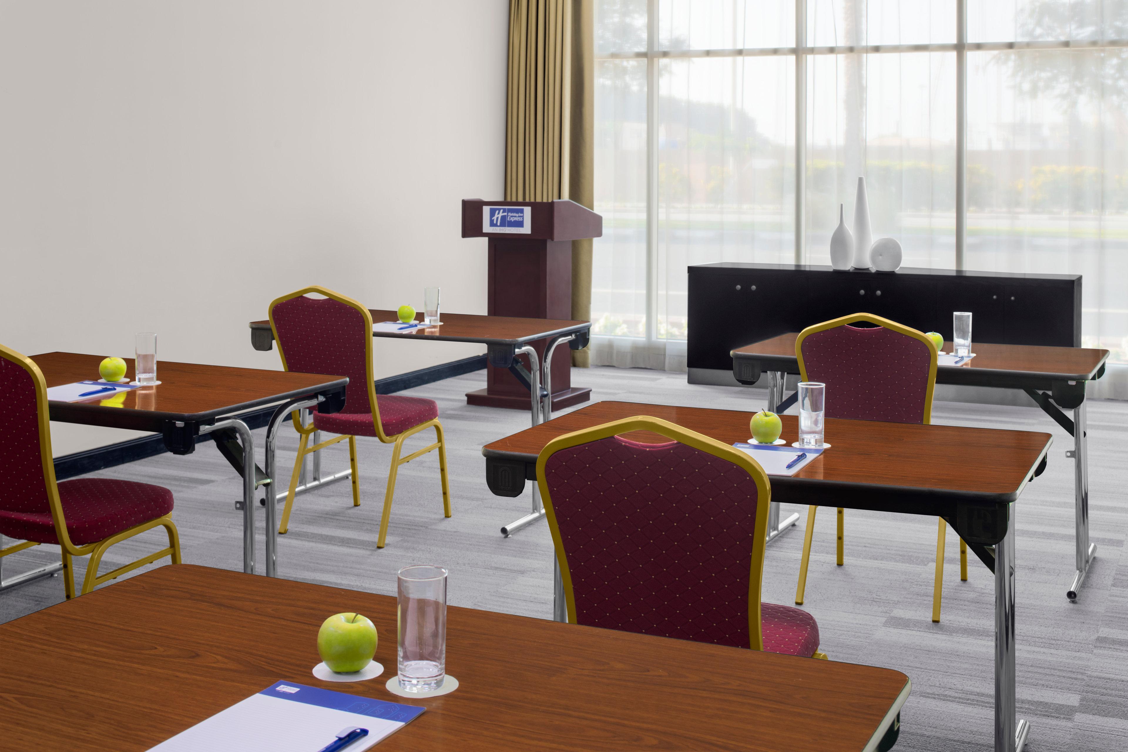 Holiday Express Dubai, Jumeirah By Ihg 3*
