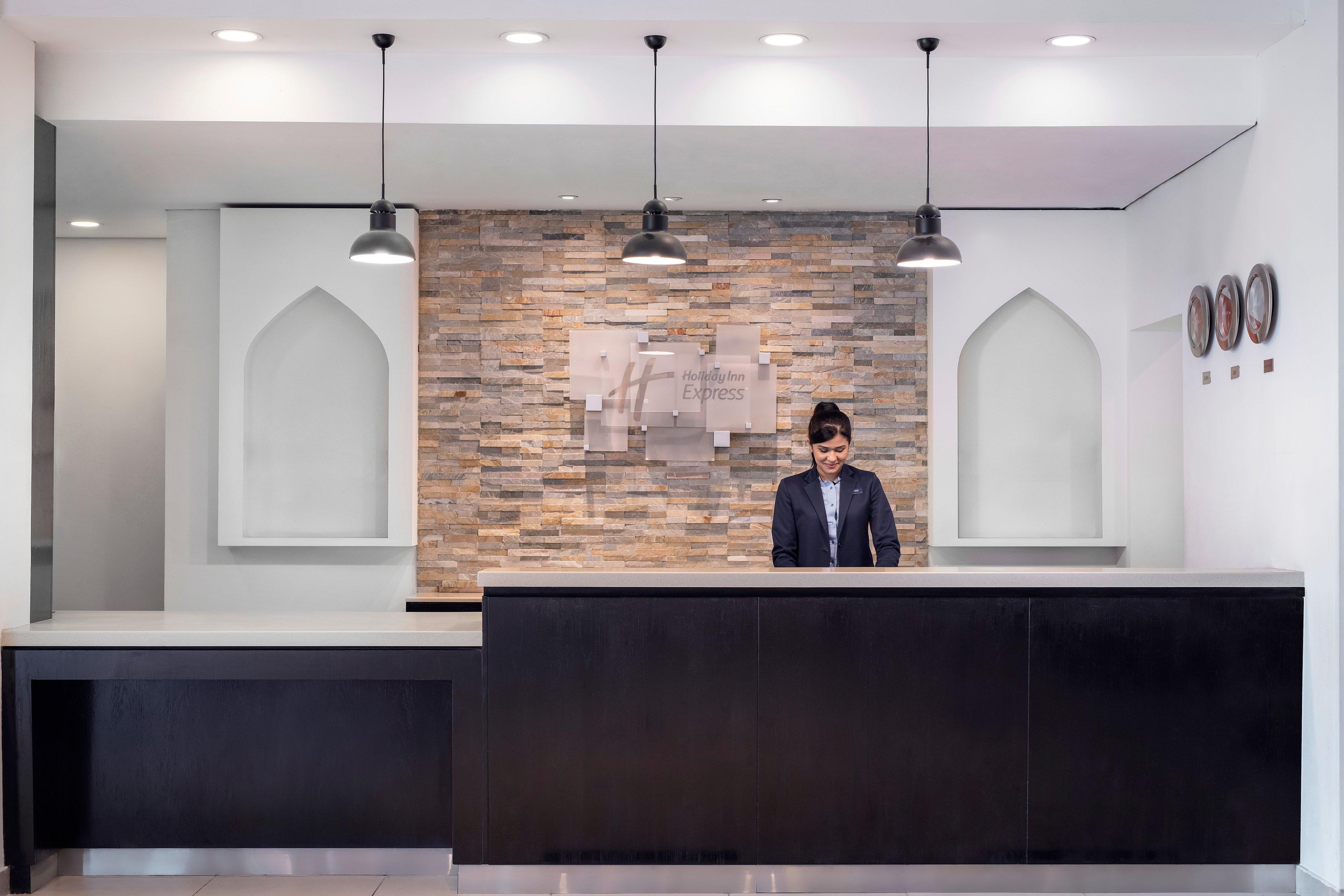 Holiday Express Dubai, Jumeirah By Ihg Hotel 3*