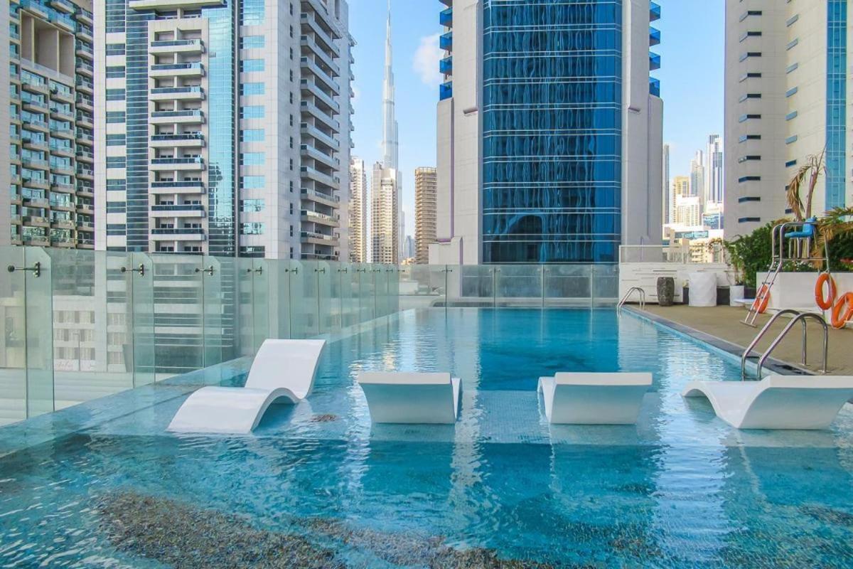 Beautiful 2 Bedroom High Floor Bays Dubai