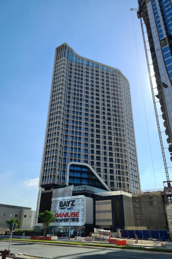 Beautiful 2 Bedroom High Floor Bays