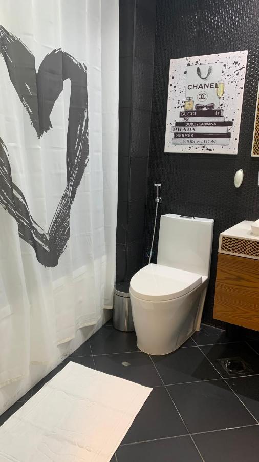 Beautiful 2 Bedroom High Floor Bays *