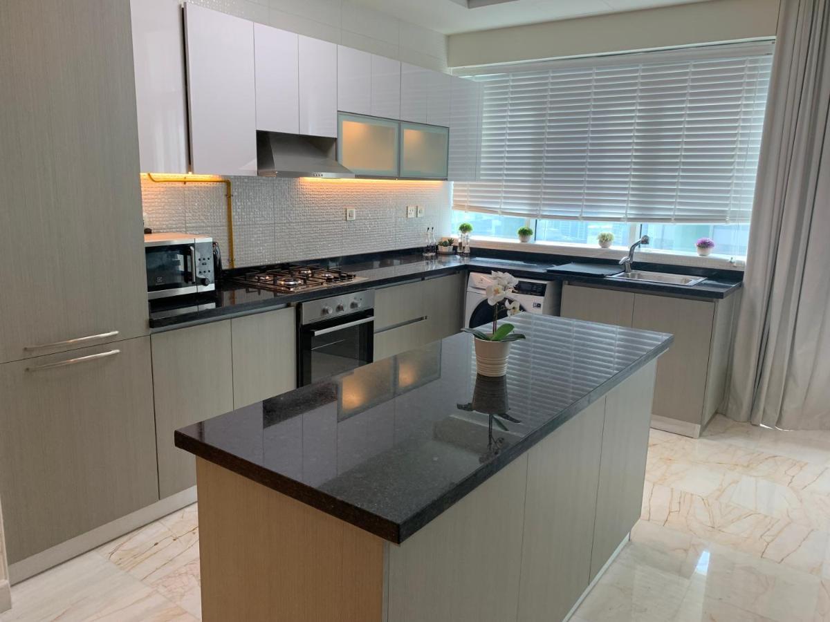 Beautiful 2 Bedroom High Floor Bays * Dubai