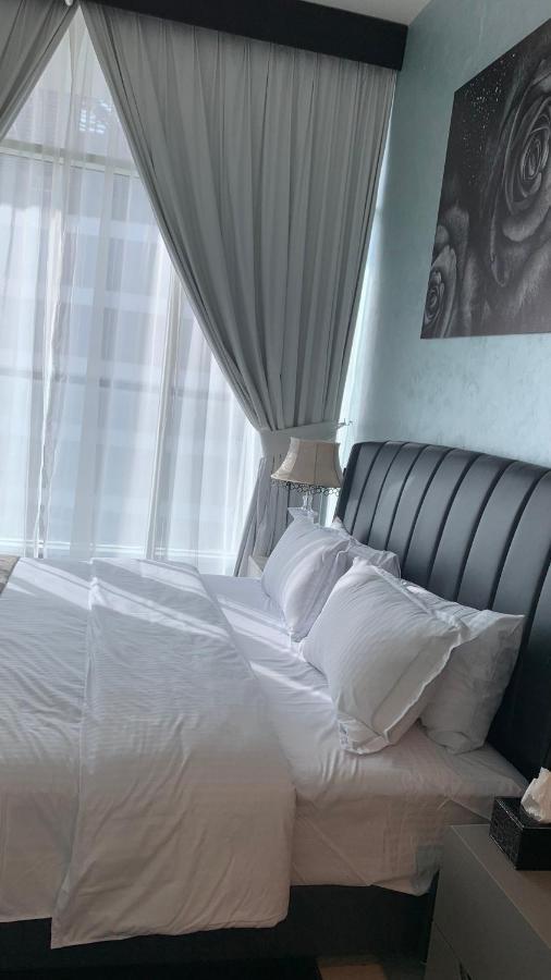 Beautiful 2 Bedroom High Floor Bays Apartment Dubai