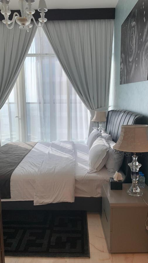 Apartment Beautiful 2 Bedroom High Floor Bays *