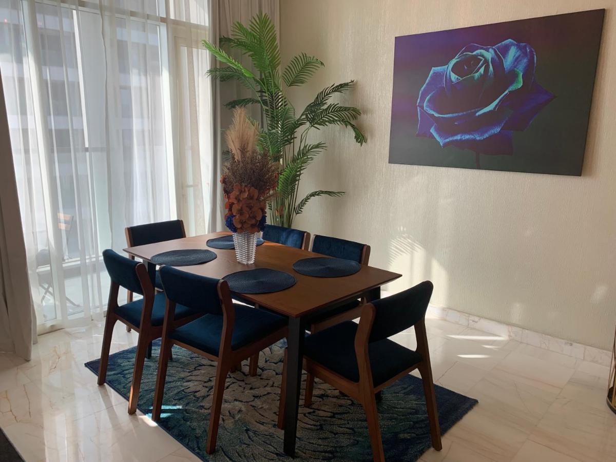 Apartment Beautiful 2 Bedroom High Floor Bays