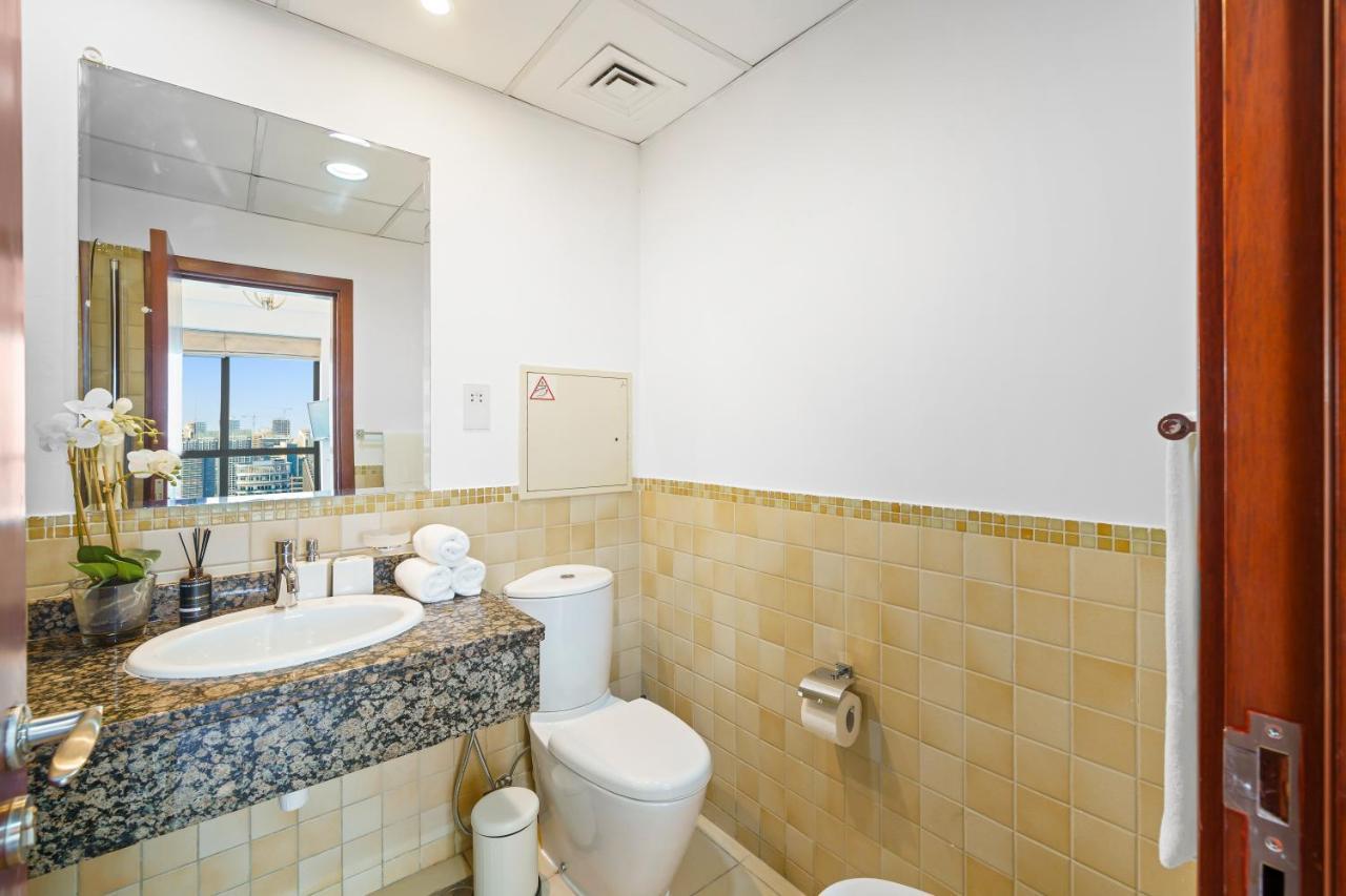 High Rise 2br In Jbr W/ Sea View - Walk To Beach Apartment *