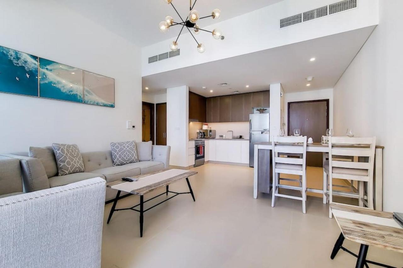5242 Tower 2 - Light One Bedroom