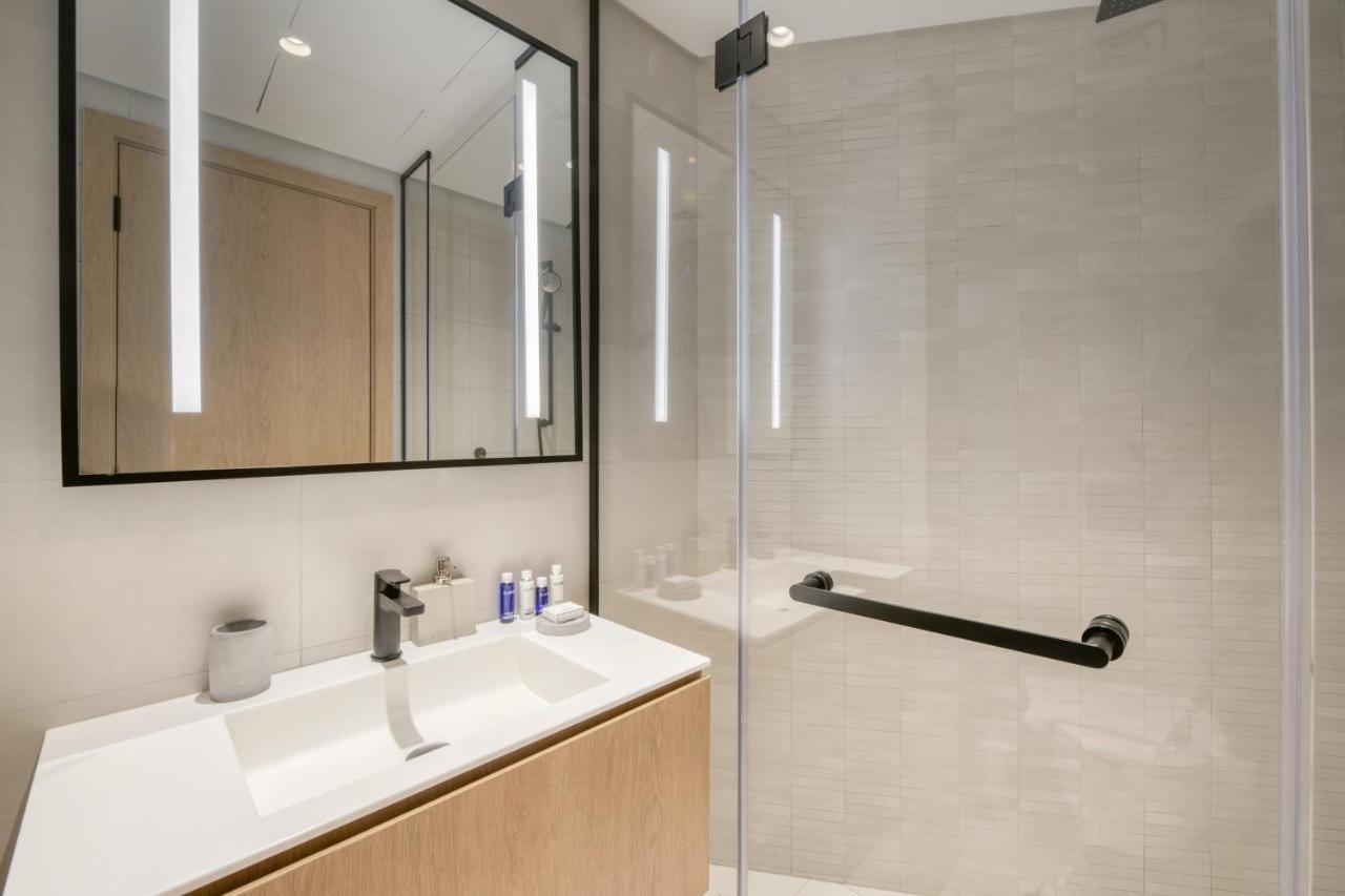 Maison Privee - Luxury With Burj Khalifa Vw & Canal Access Apartment *