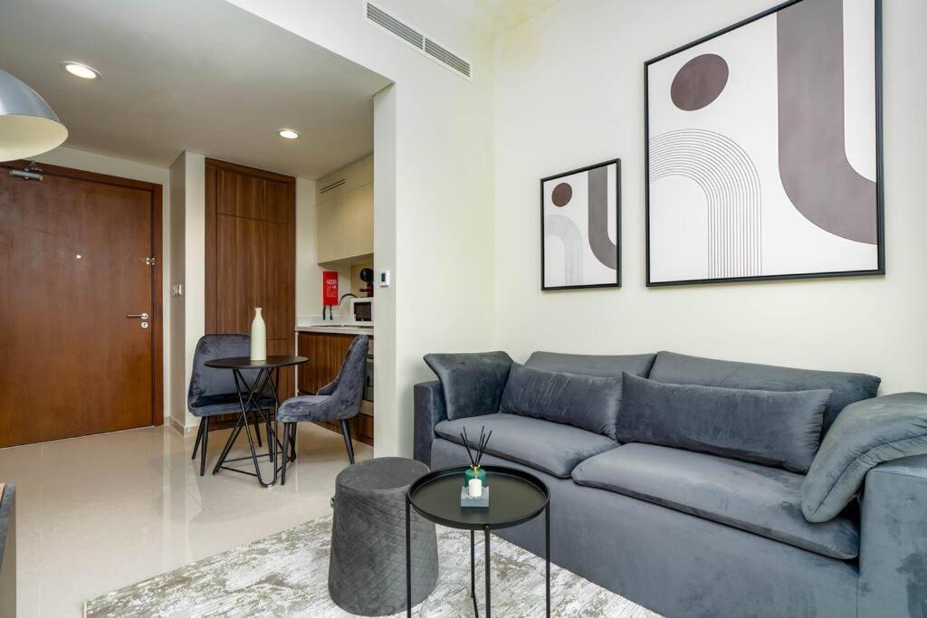 Chic With Burj Khalifa View Apartment *