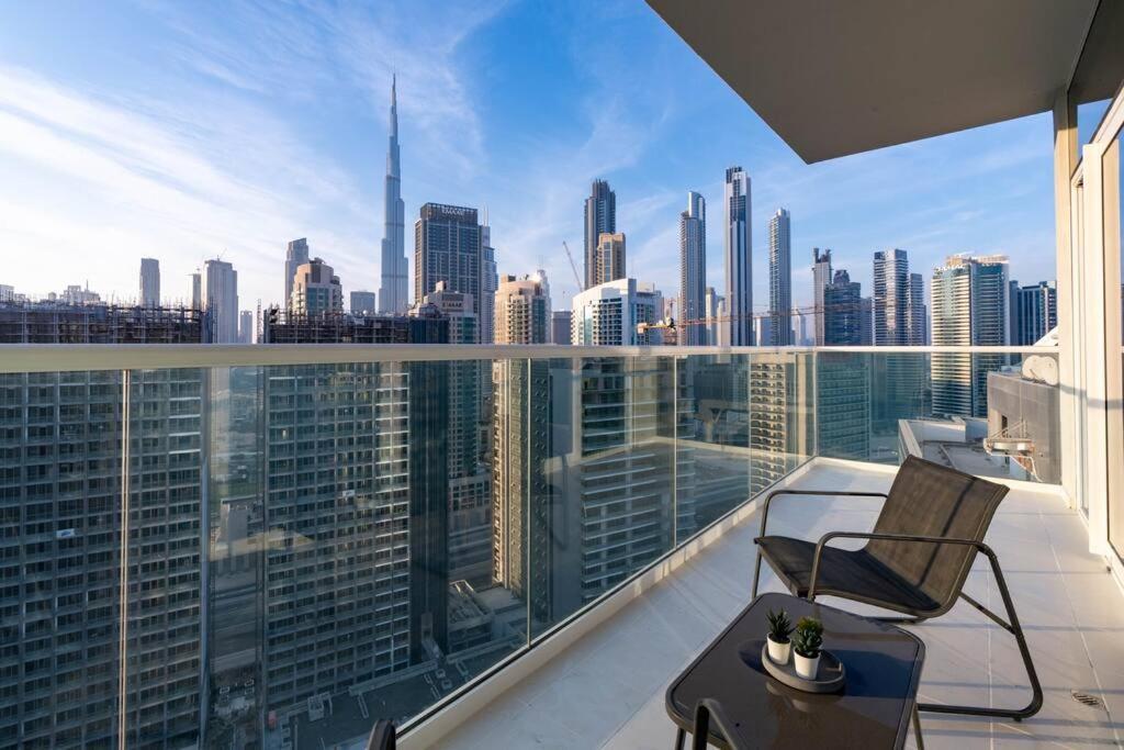 Chic With Burj Khalifa View Apartment *