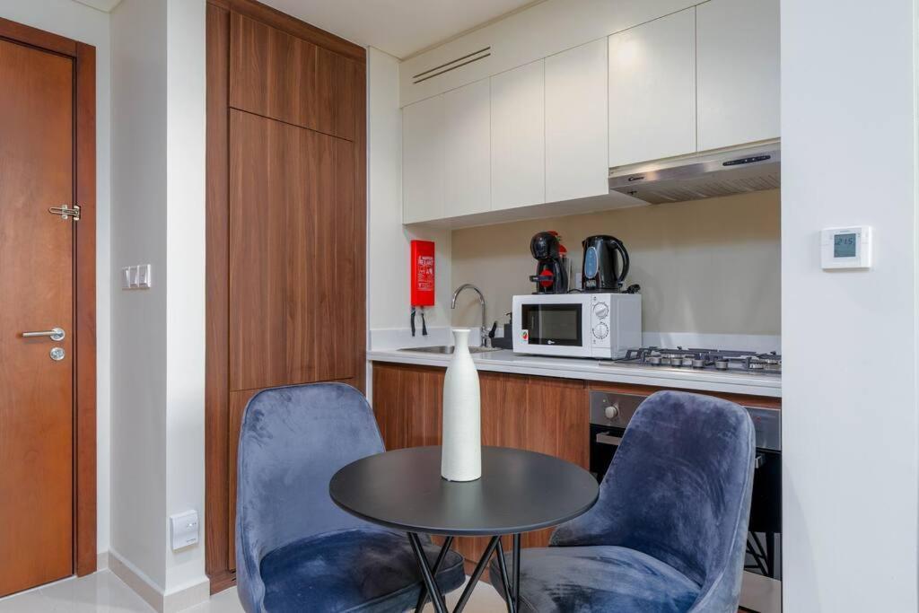 Chic With Burj Khalifa View Apartment