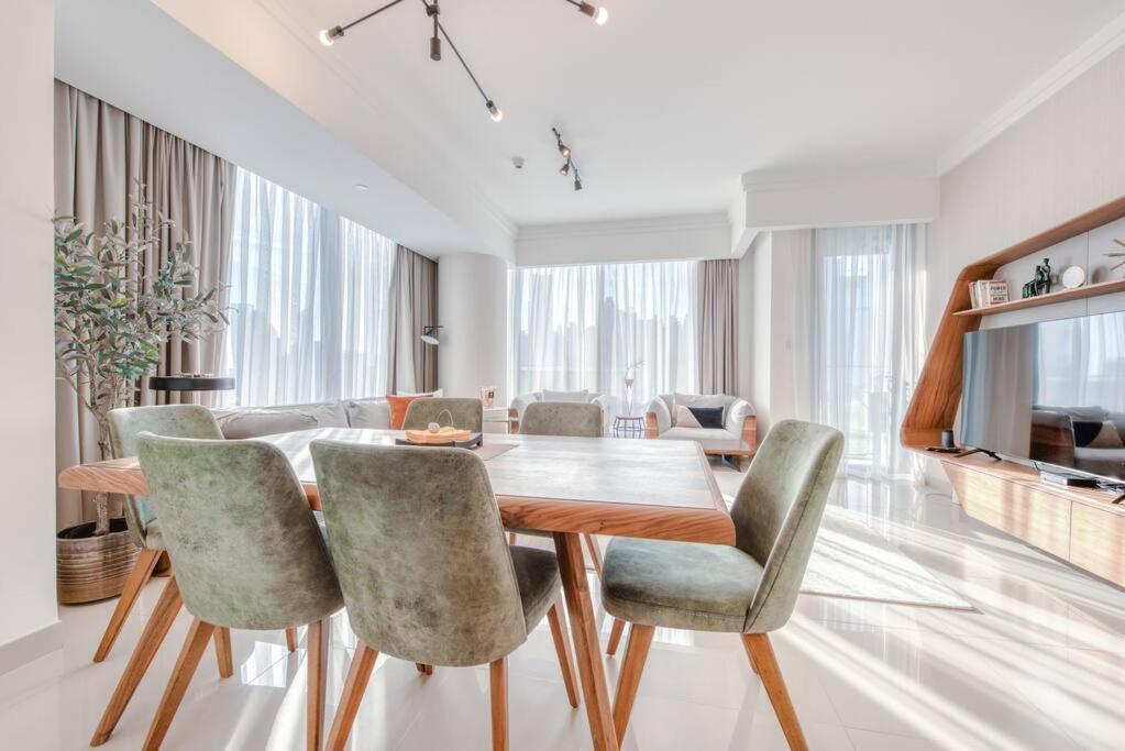 Luxury Level 12 On Boulevard Point