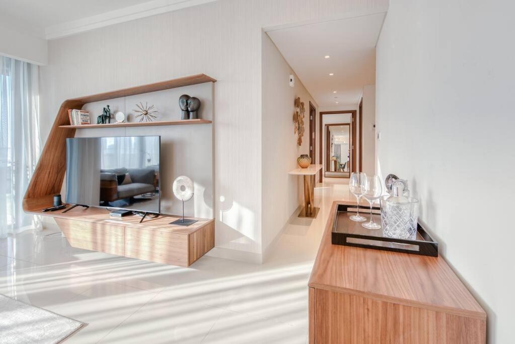 Luxury Level 12 On Boulevard Point *