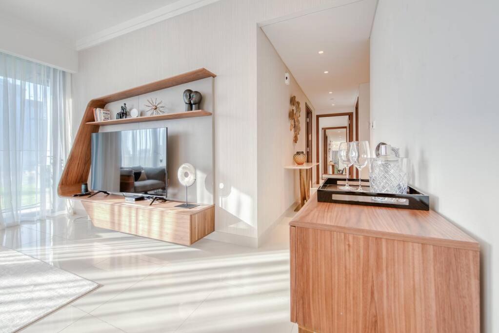 Luxury Level 12 On Boulevard Point *