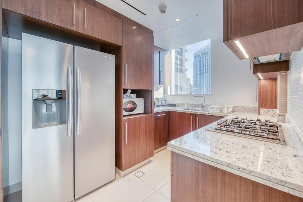 Luxury Level 12 On Boulevard Point Apartment