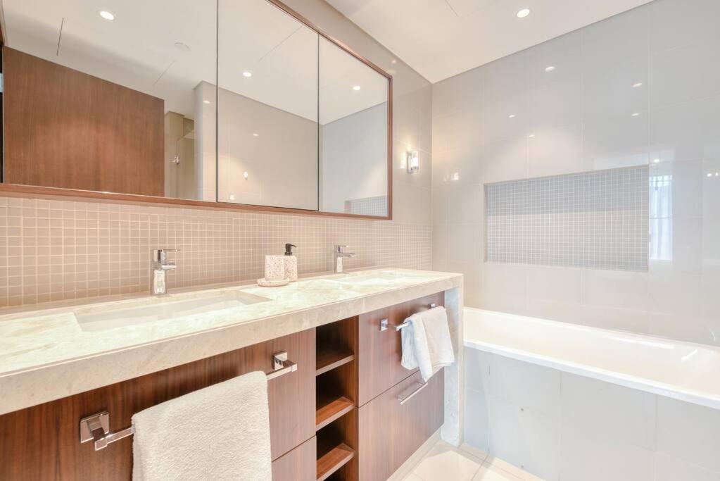 Apartment Luxury Level 12 On Boulevard Point Dubai