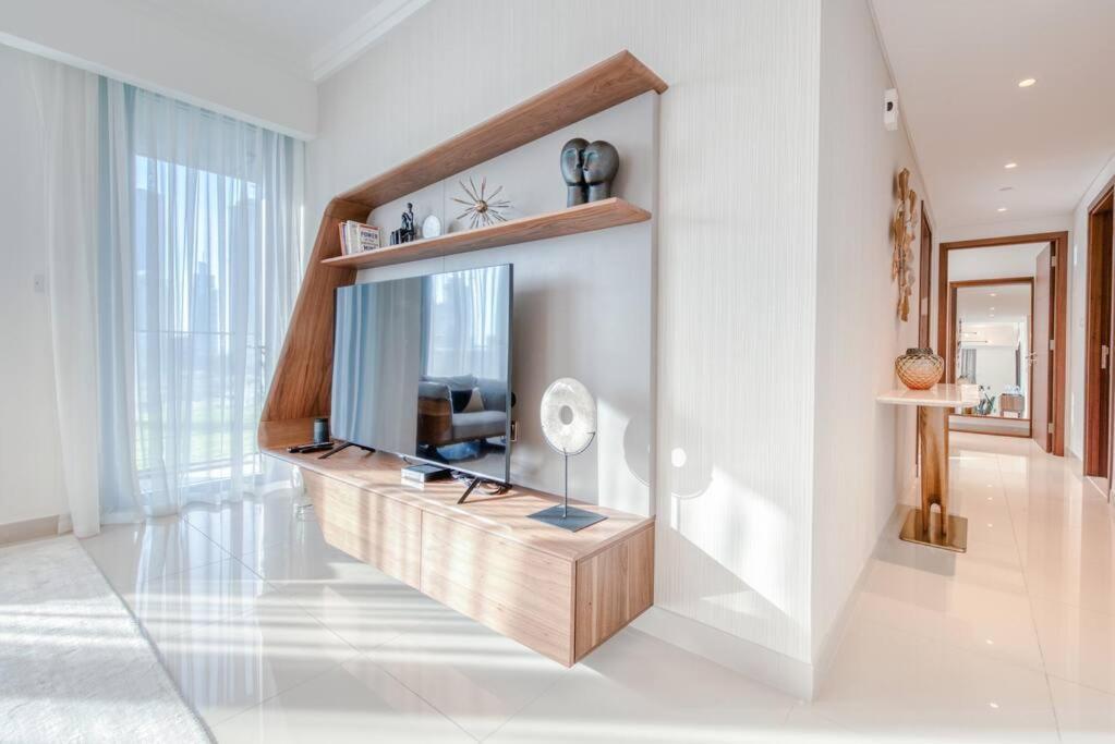 Luxury Level 12 On Boulevard Point