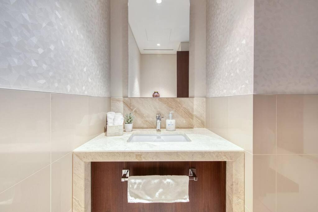 Apartment Luxury Level 12 On Boulevard Point Dubai