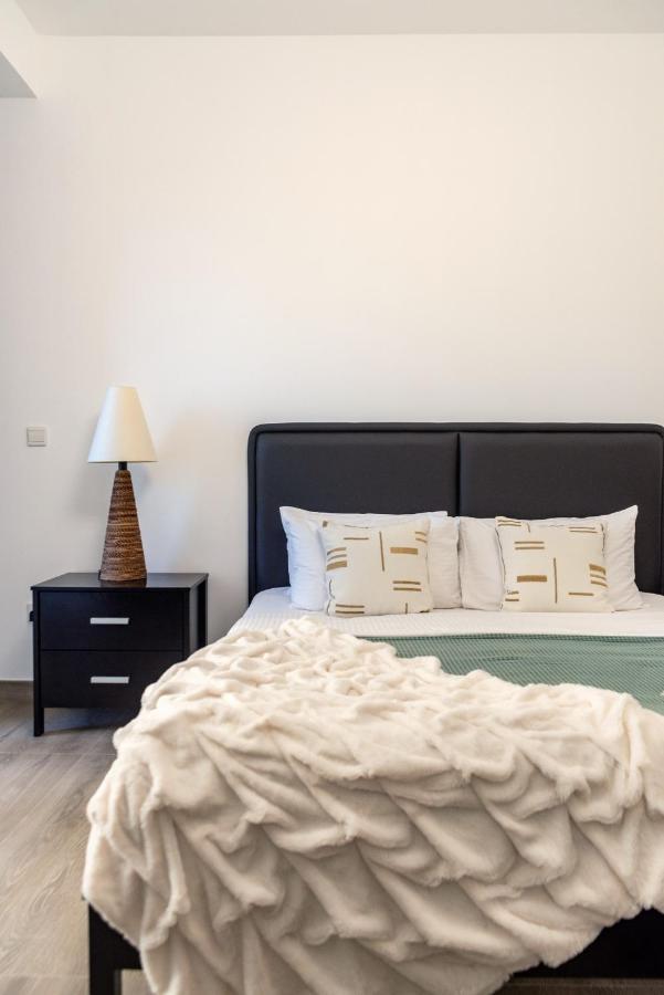 The Smart Concierge - Amwaj 4 *