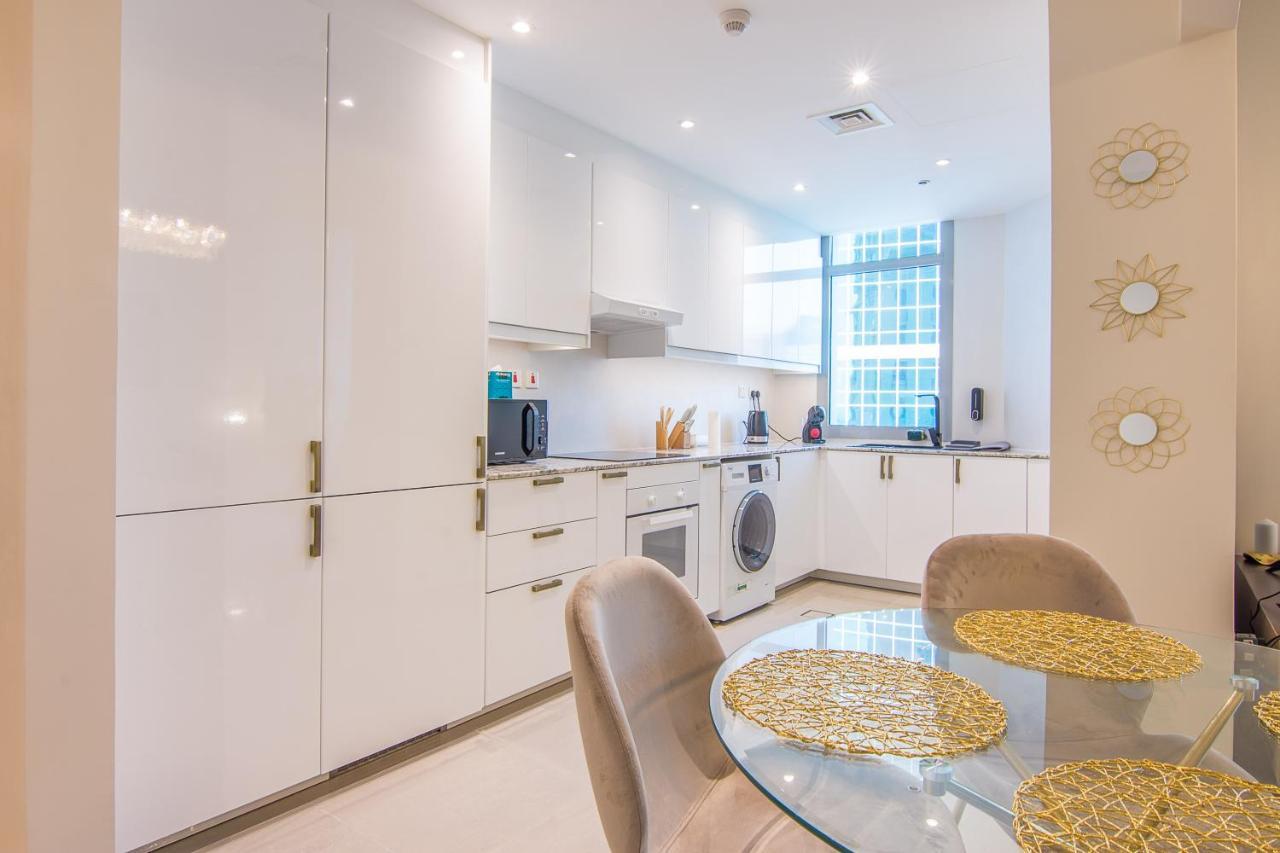 Stunning Marina View - 2br High Floor *