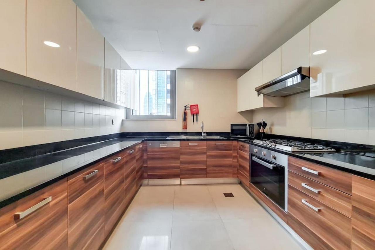 Vacationer I Sparkle 1 Bedroom I Marina Views I Steps Away From I Gym, Pool, Parking & Wi-fi