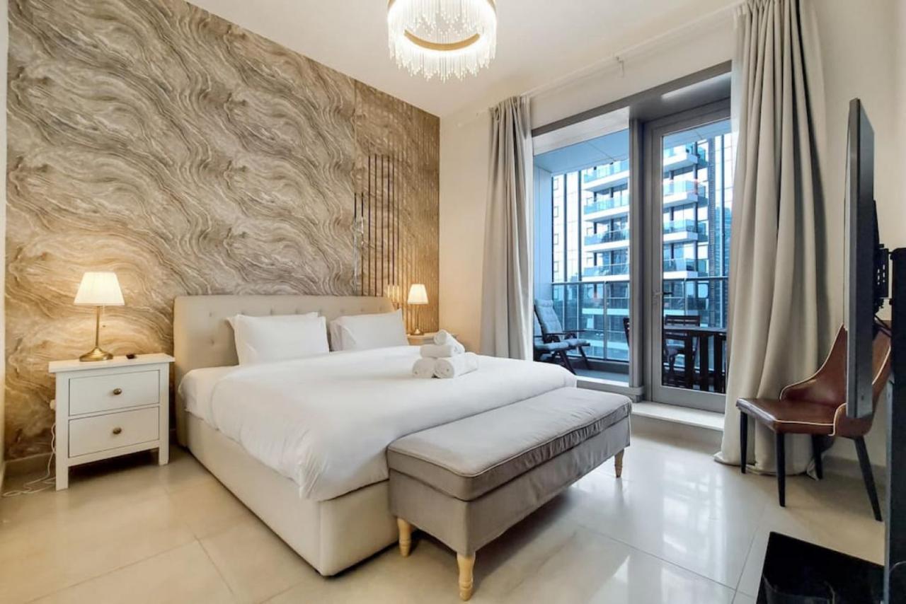 Vacationer I Sparkle 1 Bedroom I Marina Views I Steps Away From I Gym, Pool, Parking & Wi-fi Apartment Dubai