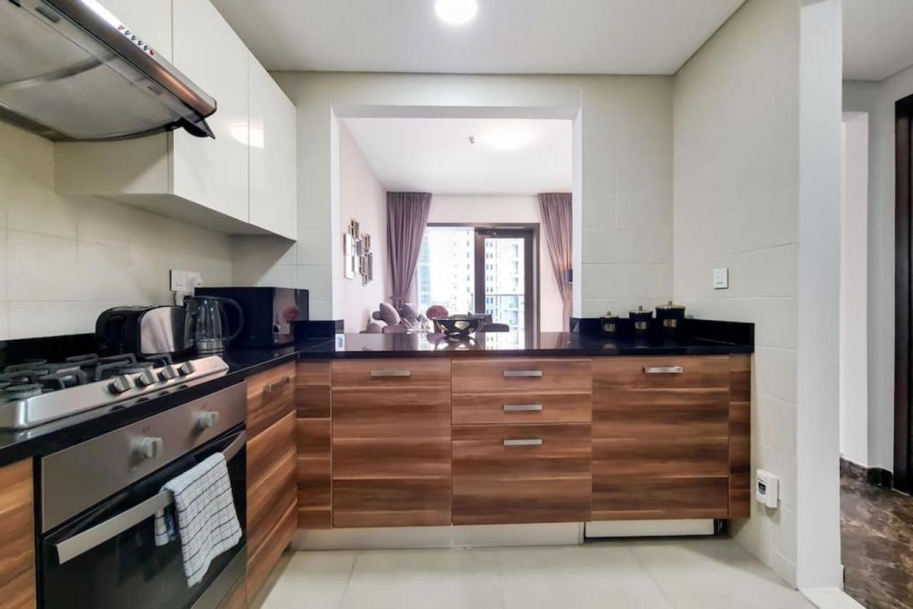 Sparkle Tower 2, Marina - Fresh One Bedroom * Dubai