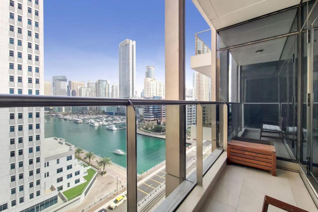 Vacationer I Sparkle 1 Bedroom I Marina Views I Steps Away From I Gym, Pool, Parking & Wi-fi Dubai