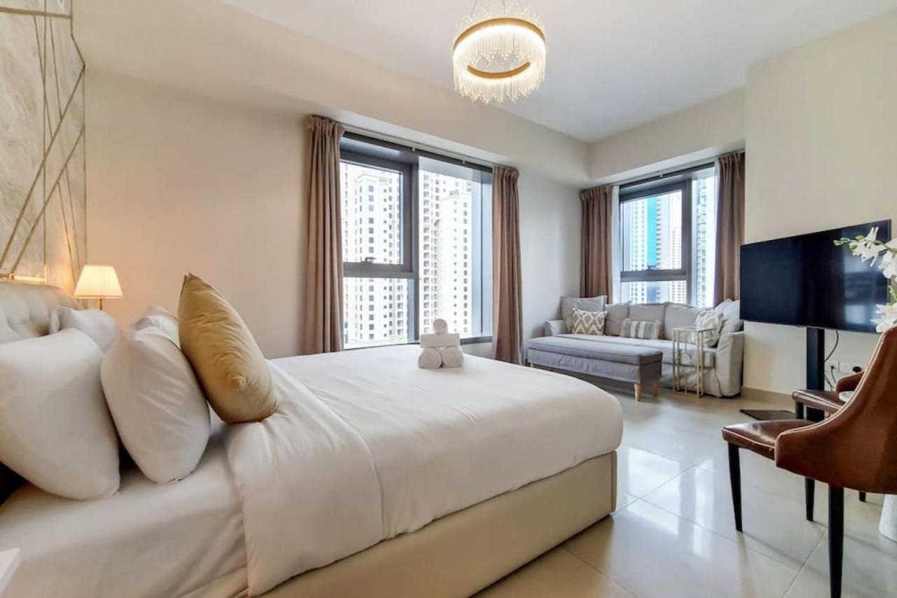 Apartment Vacationer I Sparkle 1 Bedroom I Marina Views I Steps Away From I Gym, Pool, Parking & Wi-fi