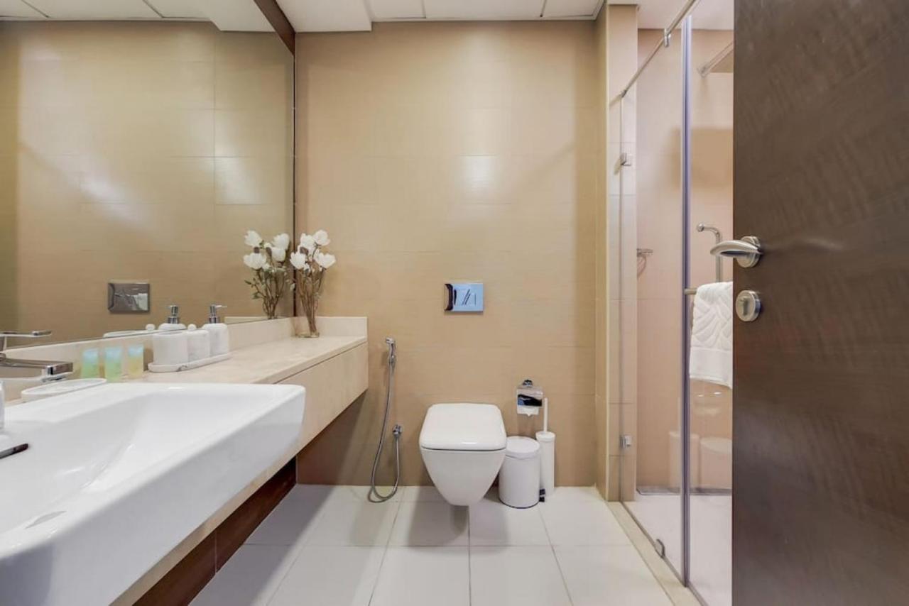 Sparkle Tower 2, Marina - Fresh One Bedroom * Dubai