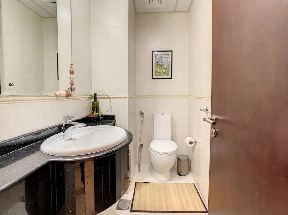 Key View - Elite Apartment Dubai