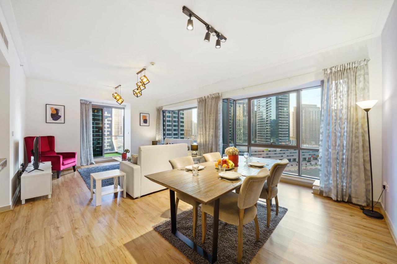 Contemporary & Roomy 2br With Burj Khalifa View Apartment Dubai