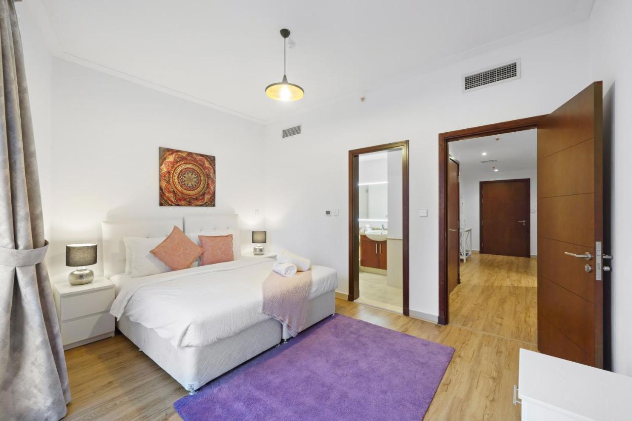 Contemporary & Roomy 2br With Burj Khalifa View Apartment *