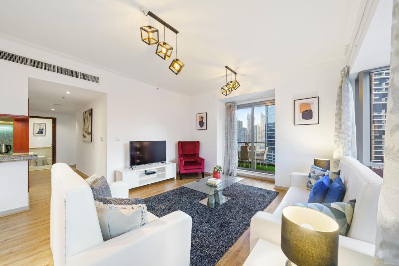 Contemporary & Roomy 2br With Burj Khalifa View Apartment