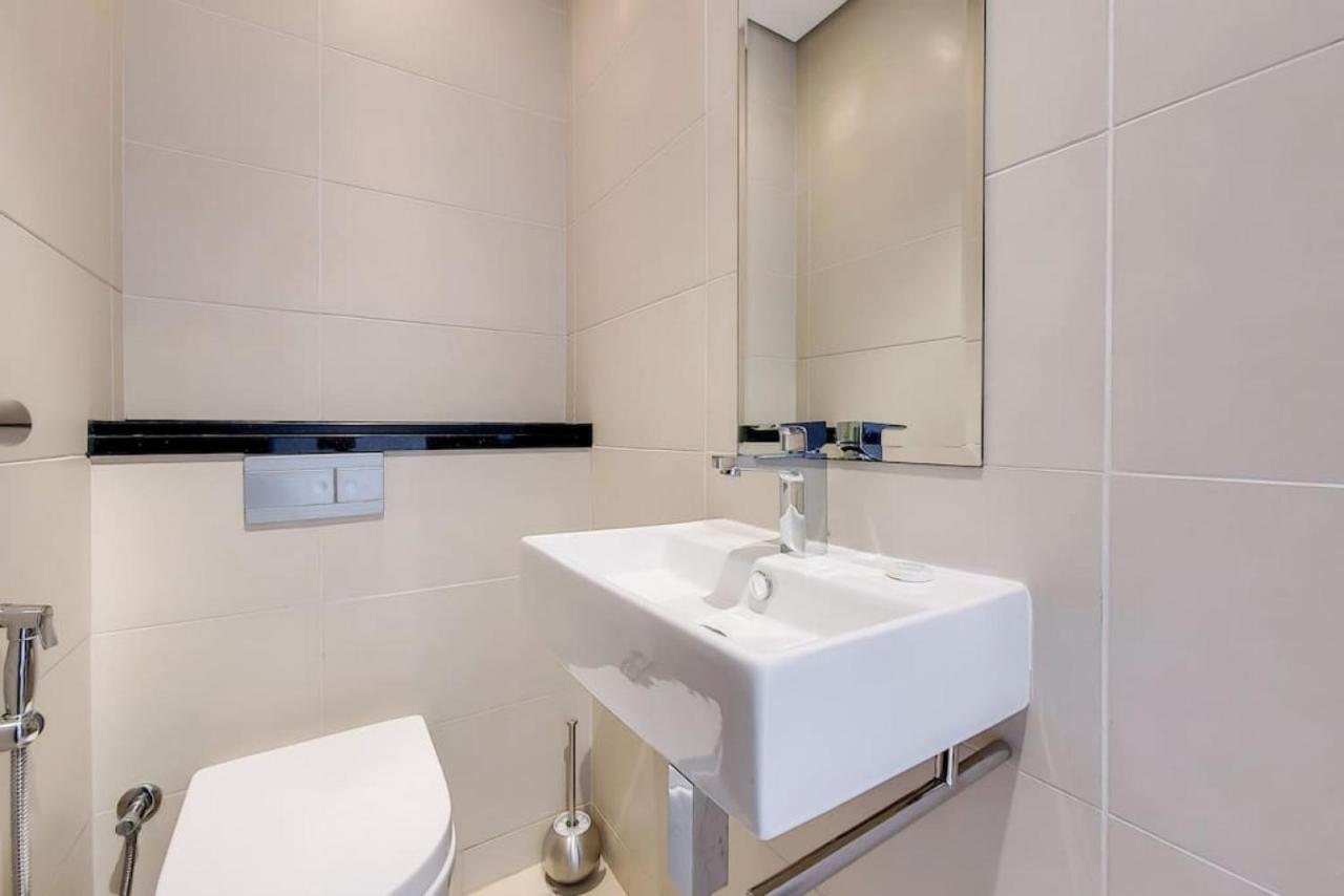 Silverene Tower B, Marina - Glamorous One Bedroom Apartment *